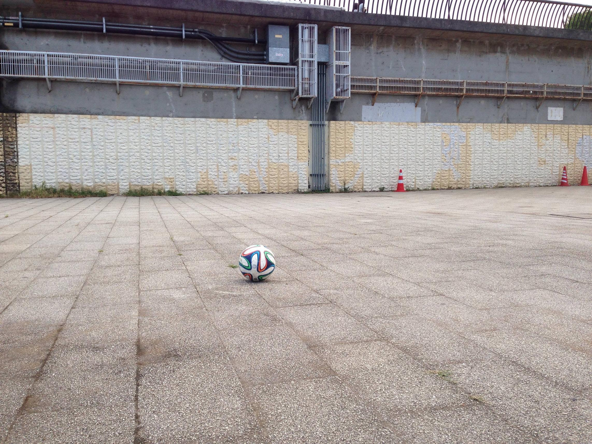 最も人気のある サッカー 壁当て サッカー 壁当て 神奈川