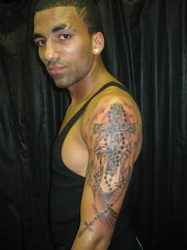 His father was soon out of his life, and his mother eventually remarried. Zeig Mir Deine Tattoos Und Ich Sag Dir Wer Du Bist Fussballstar Und Ihre Kriegsbemalungen Sammelsurium Forum Seite 2 Transfermarkt