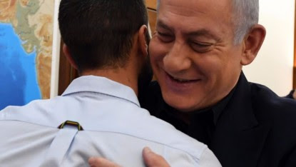 Prime Minister Benjamin Netanyahu on July 25, 2017 meets with security guard 'Ziv,' who shot dead two Jordanians as he was being stabbed by one of them at the Israeli Embassy compound in Amman on July 23. (Haim Zach/GPO)