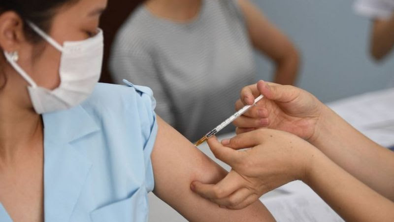 Theo thông tin trên báo chí chính thống, chúng ta được biết việt nam (cụ thể là tp.hcm) đã nhận 1 triệu liều vắc xin vero cell của sinopharm, trung quốc (tất nhiên). Covid 19 Vaccine Trung Quá»'c Vá» Viá»‡t Nam Sáº½ Ä'Æ°á»£c Tiem Cho Ai Bbc News Tiáº¿ng Viá»‡t
