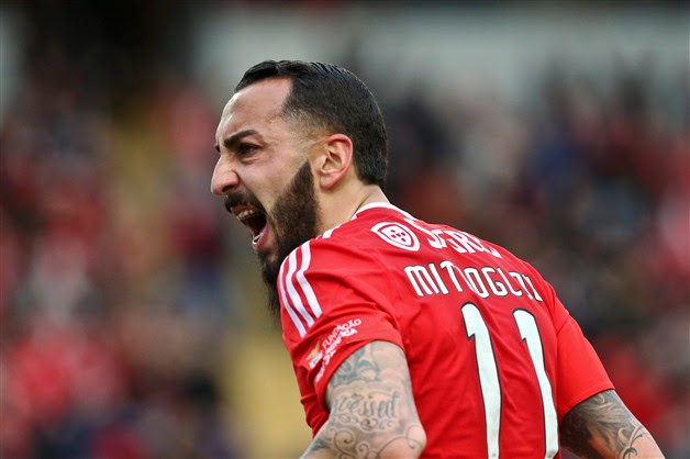 Benfica are looking for a win at sporting to avoid being cut adrift in the title racecredit: Benfica Online De Die Grosste Deutschsprachige Benfica Community