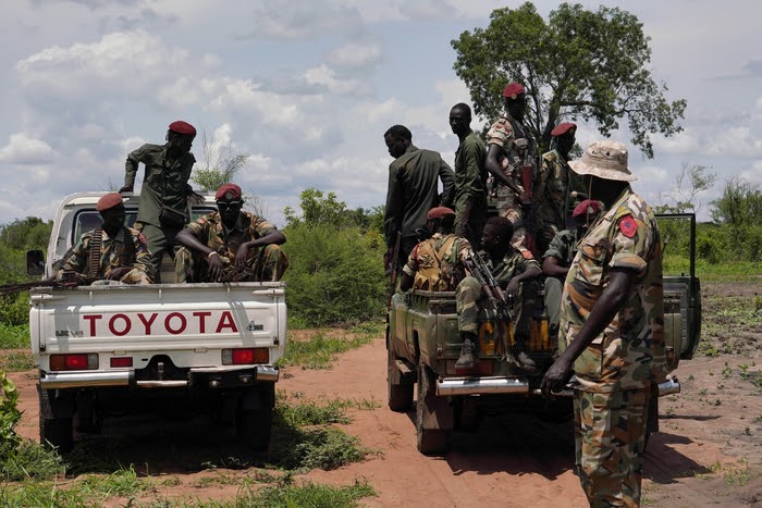 Soldiers from SSPDF are waiting for the JMCC team to leave.