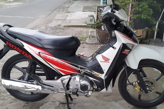 Modifikasi Motor Supra X125R Warna Hitam Putih : Jika anda ...