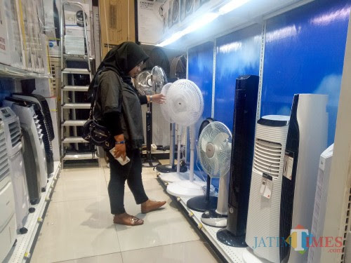 Penutup kipas angin sarung kipas angin sarung kipas angin, fan cover, pelindung kipas angin sebaiknya kita membersihkannya dengan menggunakan lap yang sudah di beri air dan melepas. Daya Air Cooler Online