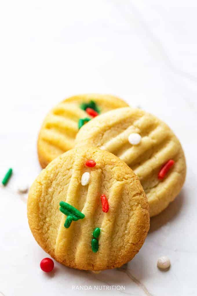 In a large mixing bowl, beat the egg whites at medium speed using an electric hand mixer or stand mixer until soft peaks form. Gluten Free Shortbread Cookies Recipe With Almond Flour Randa Nutrition