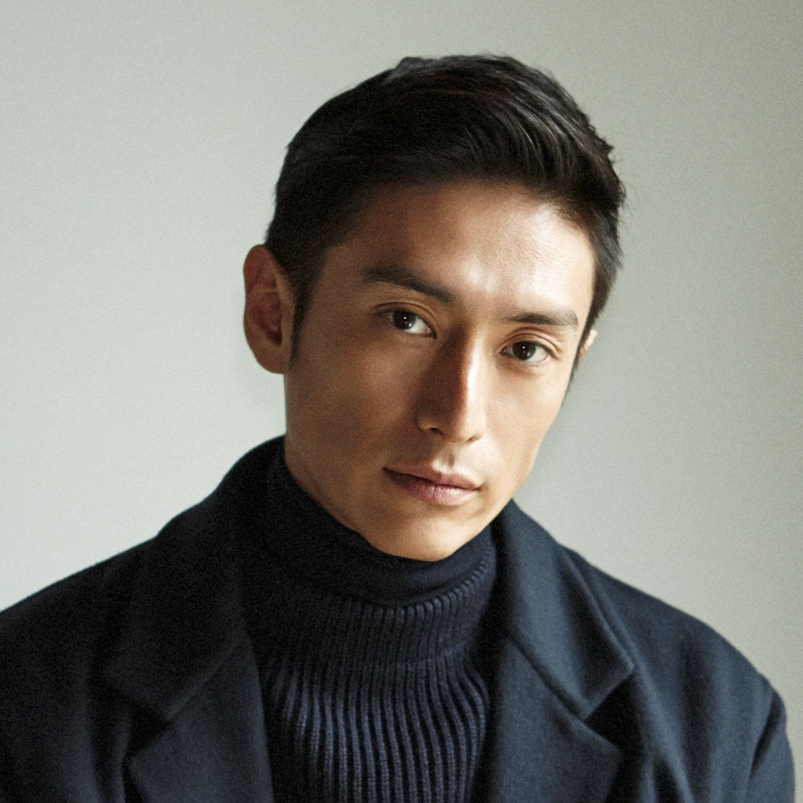 面長 髪型 男 パーマ Mariami Kapanadze