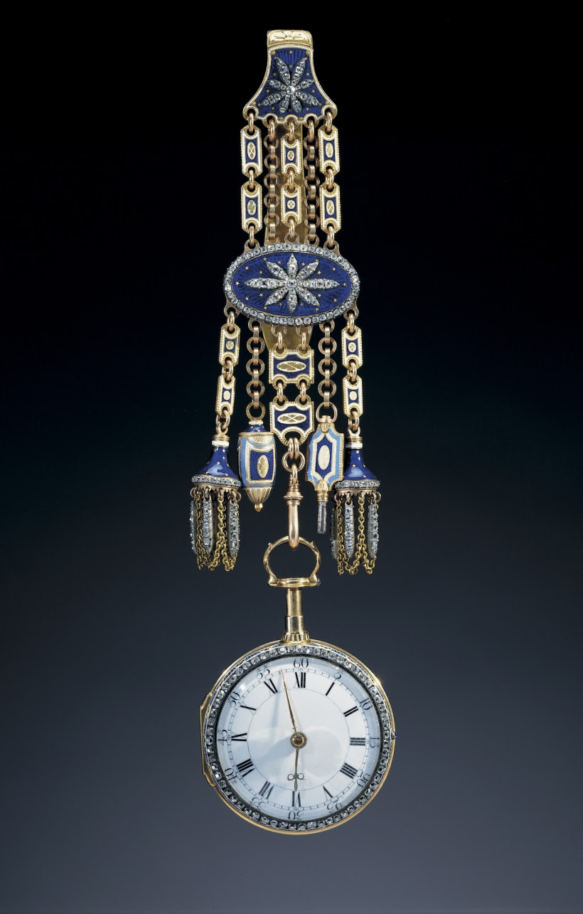 King George III Royal Collection c.1785 Chatelaine включает в себя корпус часов украшен коронованный вензель Георга III с бриллиантами.