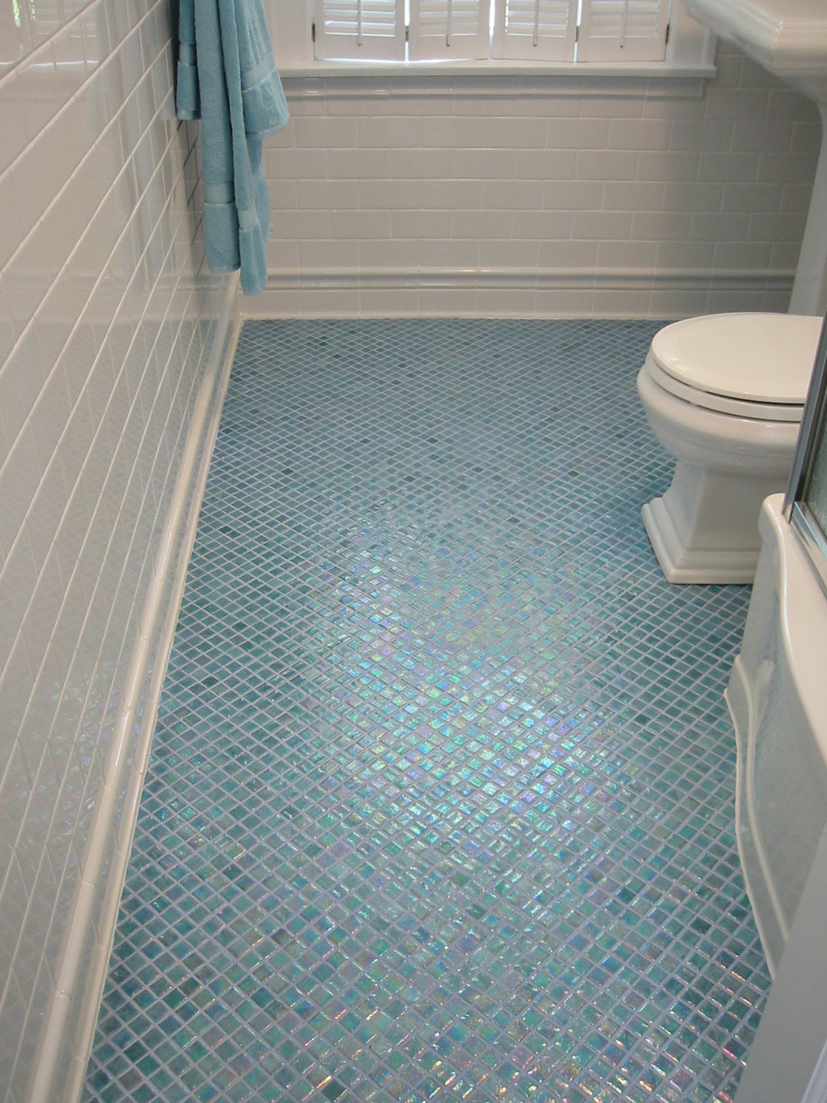 Small Bathroom Floor Tile Design Ideas / SMALL BATHROOM TILE IDEAS