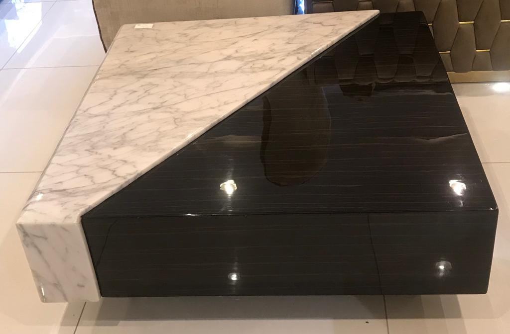 Italian marble, like the indian counterpart, comes in a variety of colours and textures. Centre Table Designs With Marble Top