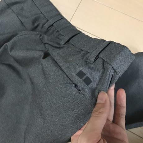 あなたの髪型 ぜいたくユニクロ グレー パンツ メンズ