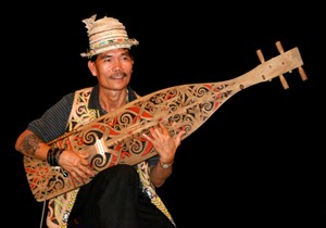  hak milik nurfaizuddin alat  muzik  sarawak sape 