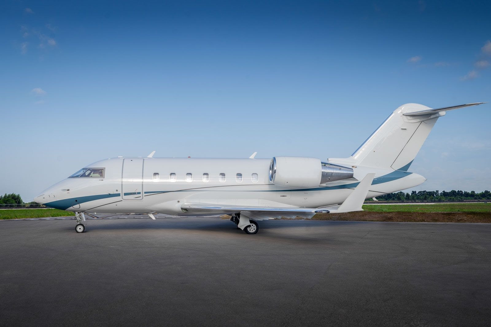 Challenger 350 (Super Mid)