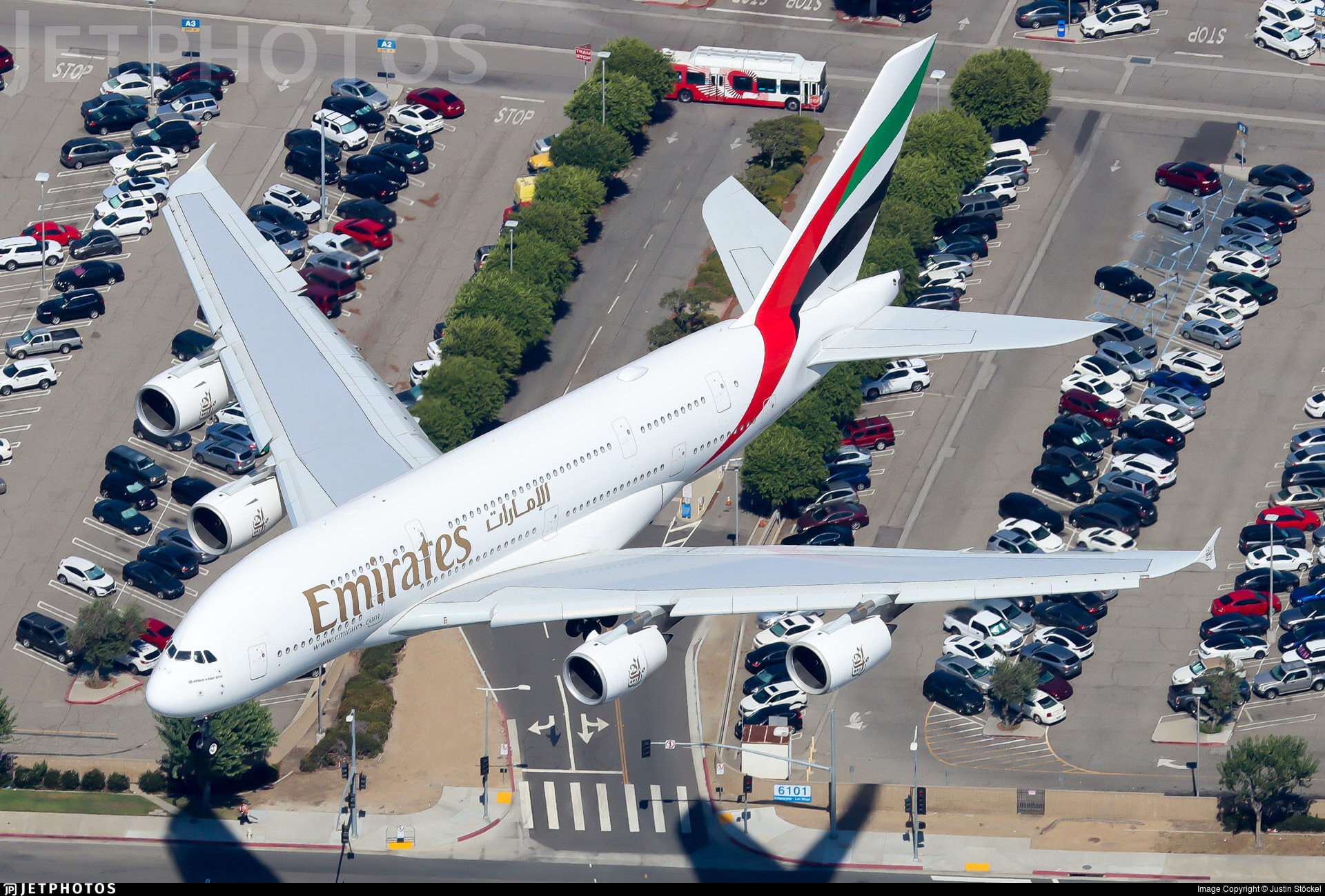 An Emirates A380 landing in Los Angeles