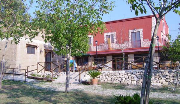 Gli agriturismi, in genere, si trovano in collina e in campagna. Agriturismo Bacche Di Ginepro La Fattoria Sulle Colline Di Benevento