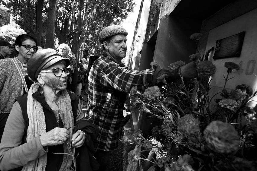 Homenaje a Raúl Sendic, el sábado en el cementerio de La Teja, donde descansan sus restos. / Foto: Pedro Rincón 