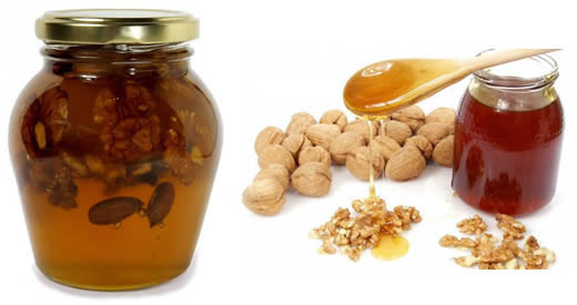 Colesterolo, il rimedio naturale a base di miele, noci e mandorle per ridurre il valore