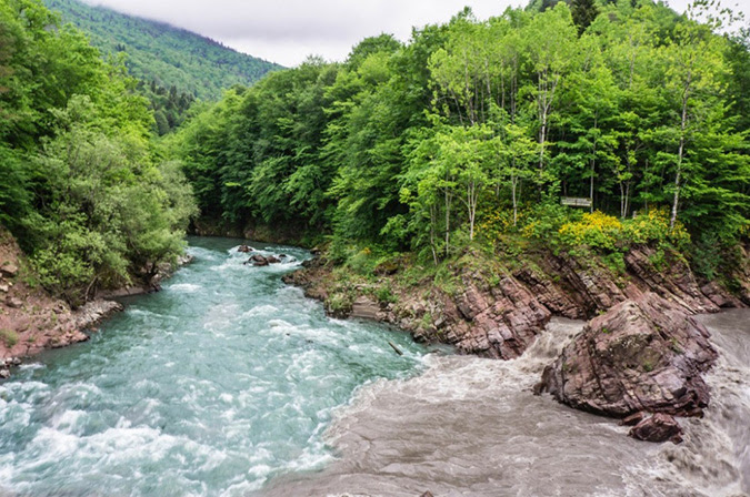 Sông Kish và sông White thuộc Adygea, Nga. (Ảnh: Internet)