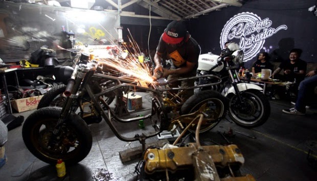 Berapa Biaya  Custom  Motor  Cafe Racer Sunda Kelapa w