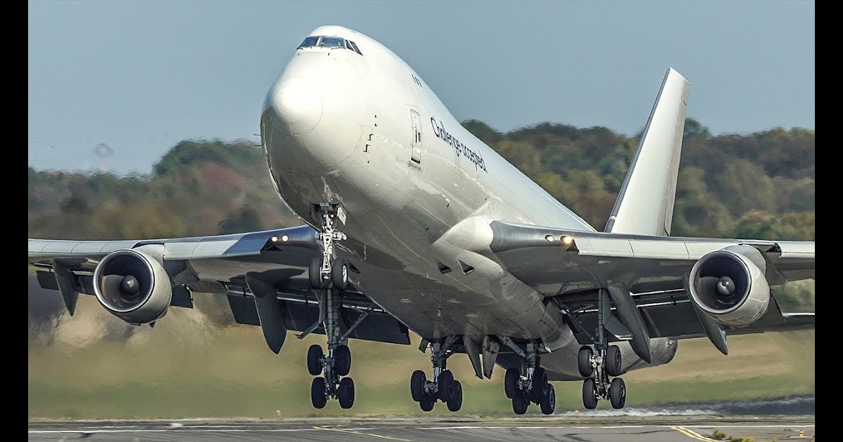 Boeing 747 Landing