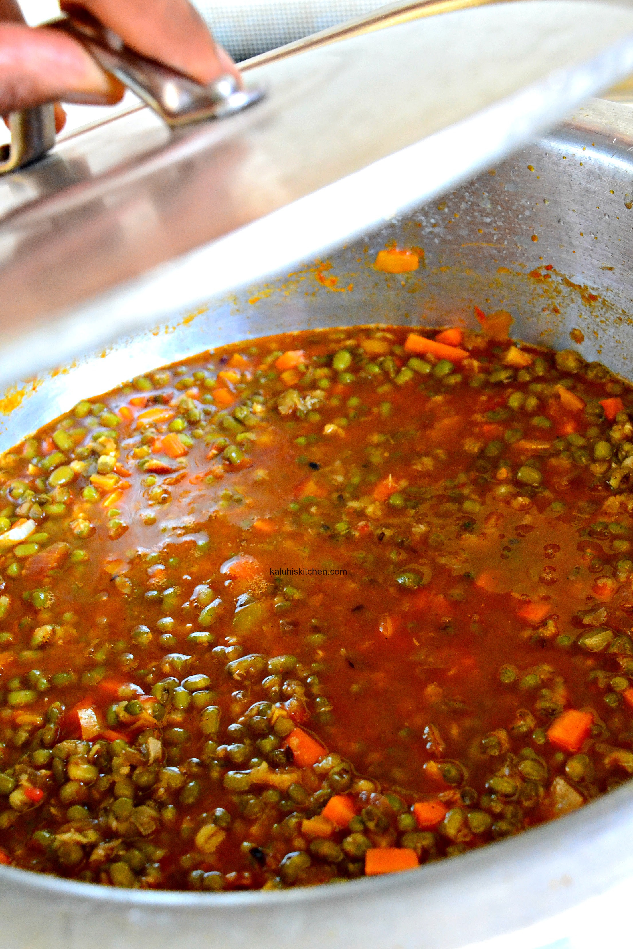 For those working in the construction sites, it is even easier because there are many women who prepare food and take them to the site. Garlic And Cumin Ndengu