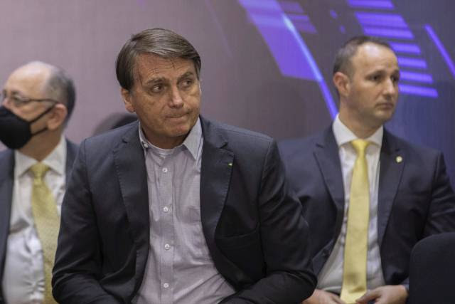 Bolsonaro arrasta Anvisa para o centro da disputa sobre vacinas da covid-19