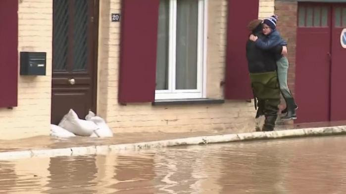 Intempéries : le Nord inondé, les massifs enneigés