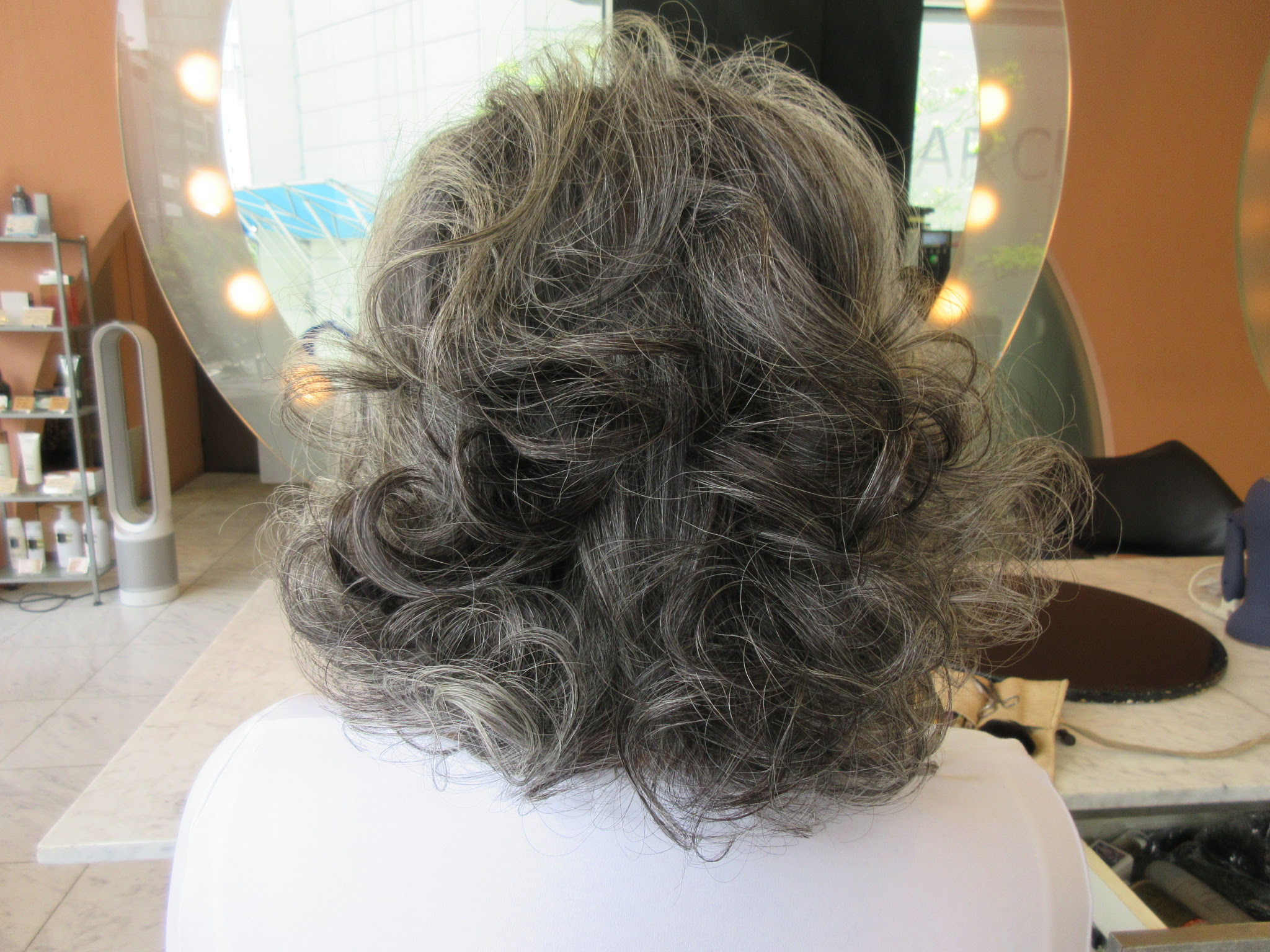 ラブリーロング 60 代 髪型 セミロング 無料のヘアスタイル画像