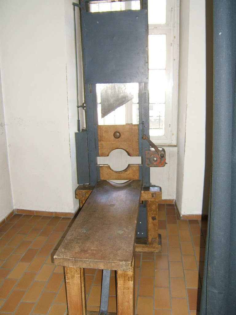 Sc freiburg live ergebnisse, endergebnisse, spielpläne, spielzusammenfassungen mit torschützen, gelbe und rote karten, wettvergleiche und direkte duelle. Beheadings In The Third Reich Page 336 Axis History Forum
