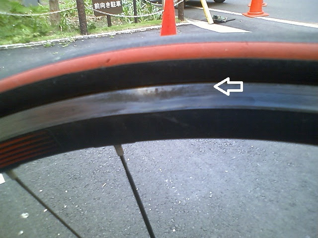 自転車 タイヤ 歪み 直し 方