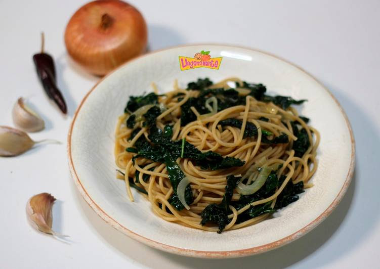 
  Pasta con Cavolo Nero (o Col Negra)
