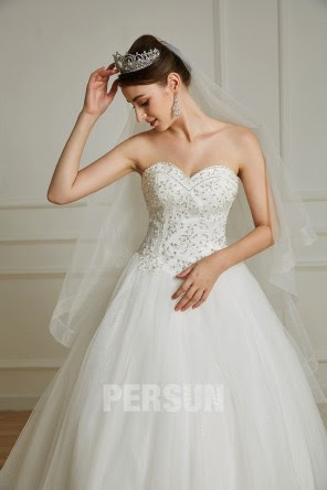 Dies ist heutzutage eine reine geschmackssache und kann von jeder braut je nach vorliebe gehandhabt werden. Brautkleider 2016 Hochzeitsmode Gunstig Online Kaufen