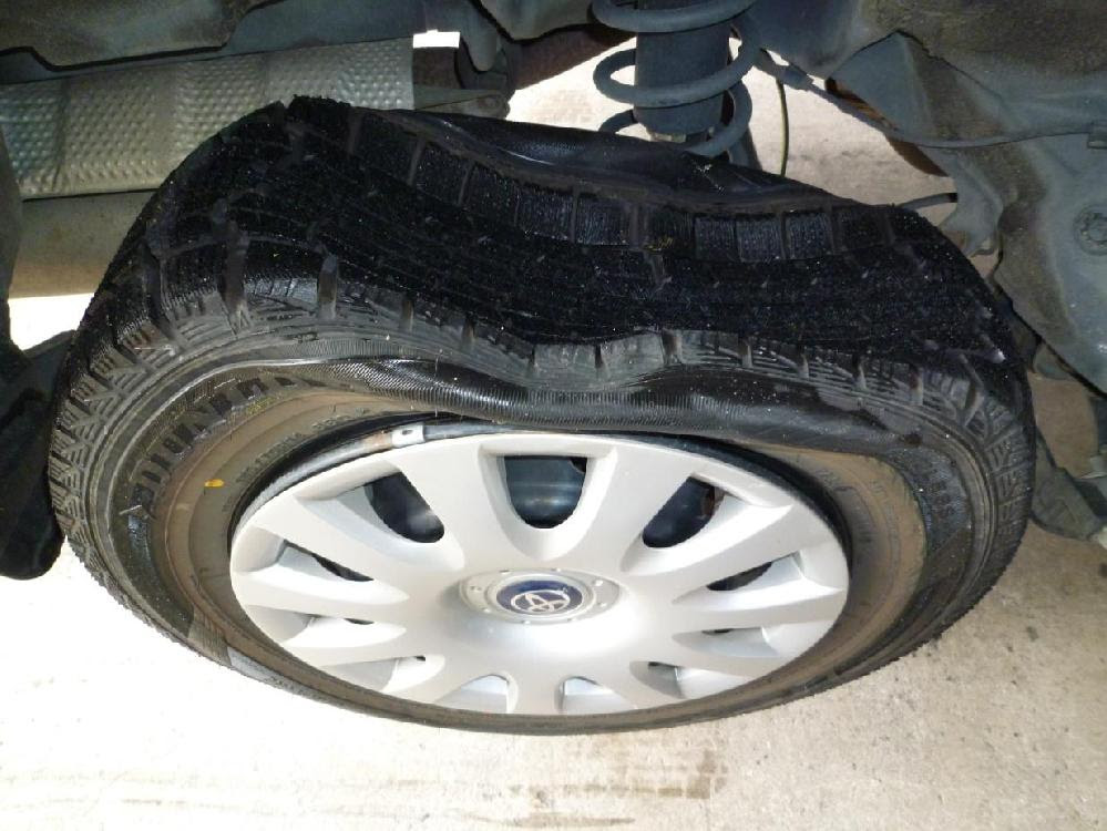車 タイヤ パンク 修理 料金 Kuruma