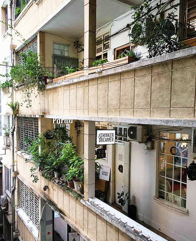 Modern apartments at a cheap price compared to others in thao dien or at vinhomes central park. The Cafe Apartment A Super Hip Building In Ho Chi Minh City
