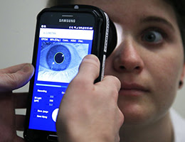 Clinical Research Assistant Kevin Jackson uses AlgometRx Platform Technology on Sarah Taylor’s eyes