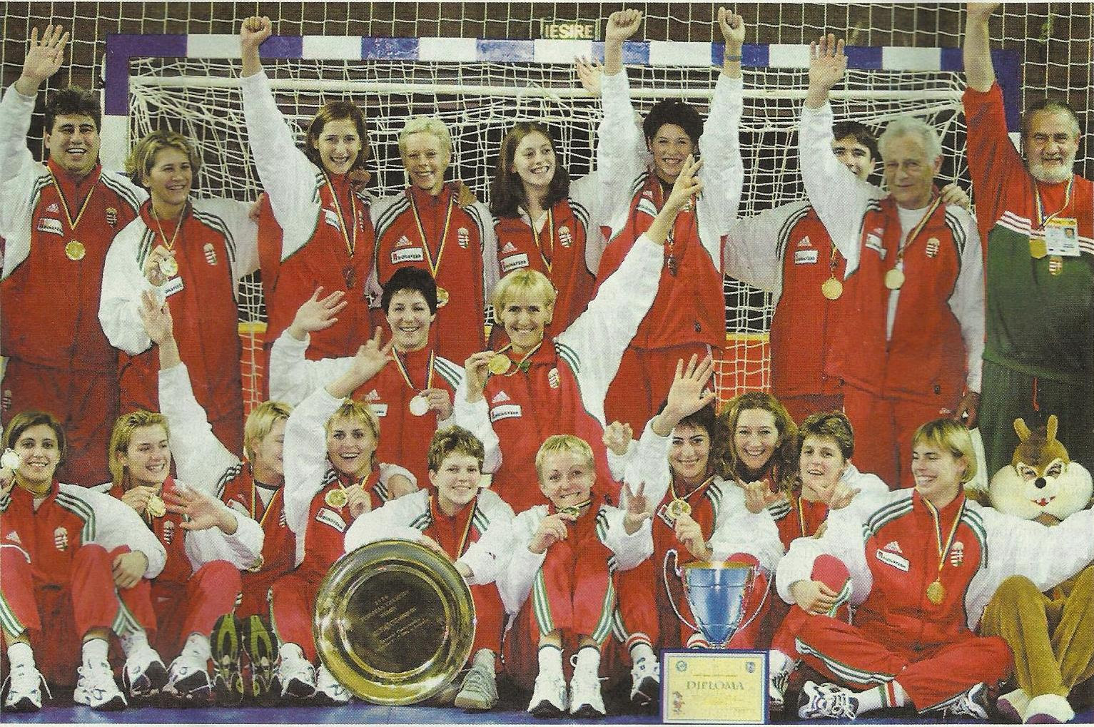 Szűkített keret az olimpiai selejtezőre. A Noi Kezilabda Valogatott Emlekezetes Tornai A 90 Es Evekben 90