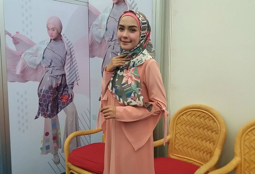 Model Rambut Pendek Yuni Shara