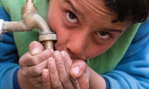El agua limpia y las buenas prácticas de higiene son esenciales para la salud de los niños de Afganistán.