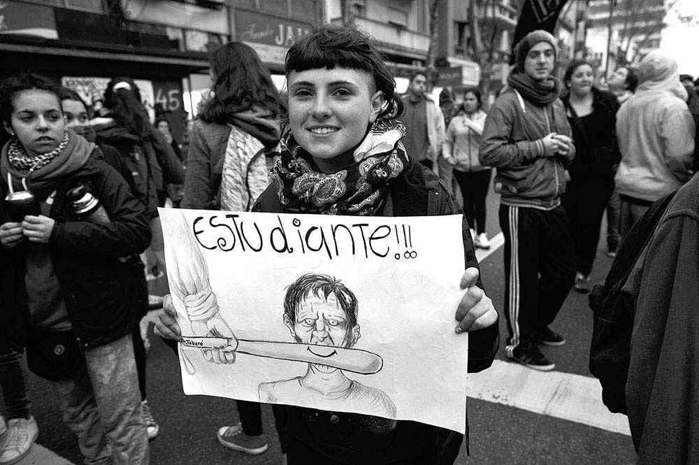 Marcha por la educación, anoche en 18 de Julio. Foto: Federico Gutiérrez