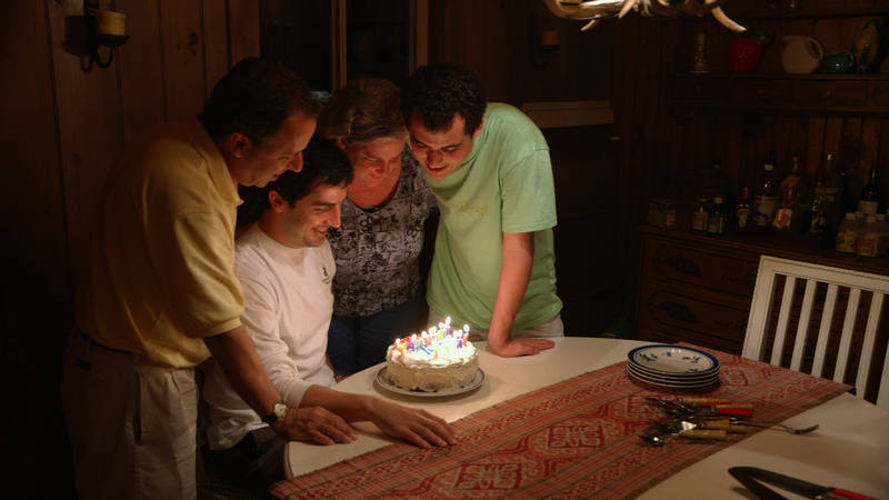   La familia celebra el cumpleaños