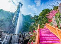 Imagen 1 - Un espectacular mirador con cascada de 168 metros de altura en las montañas de China