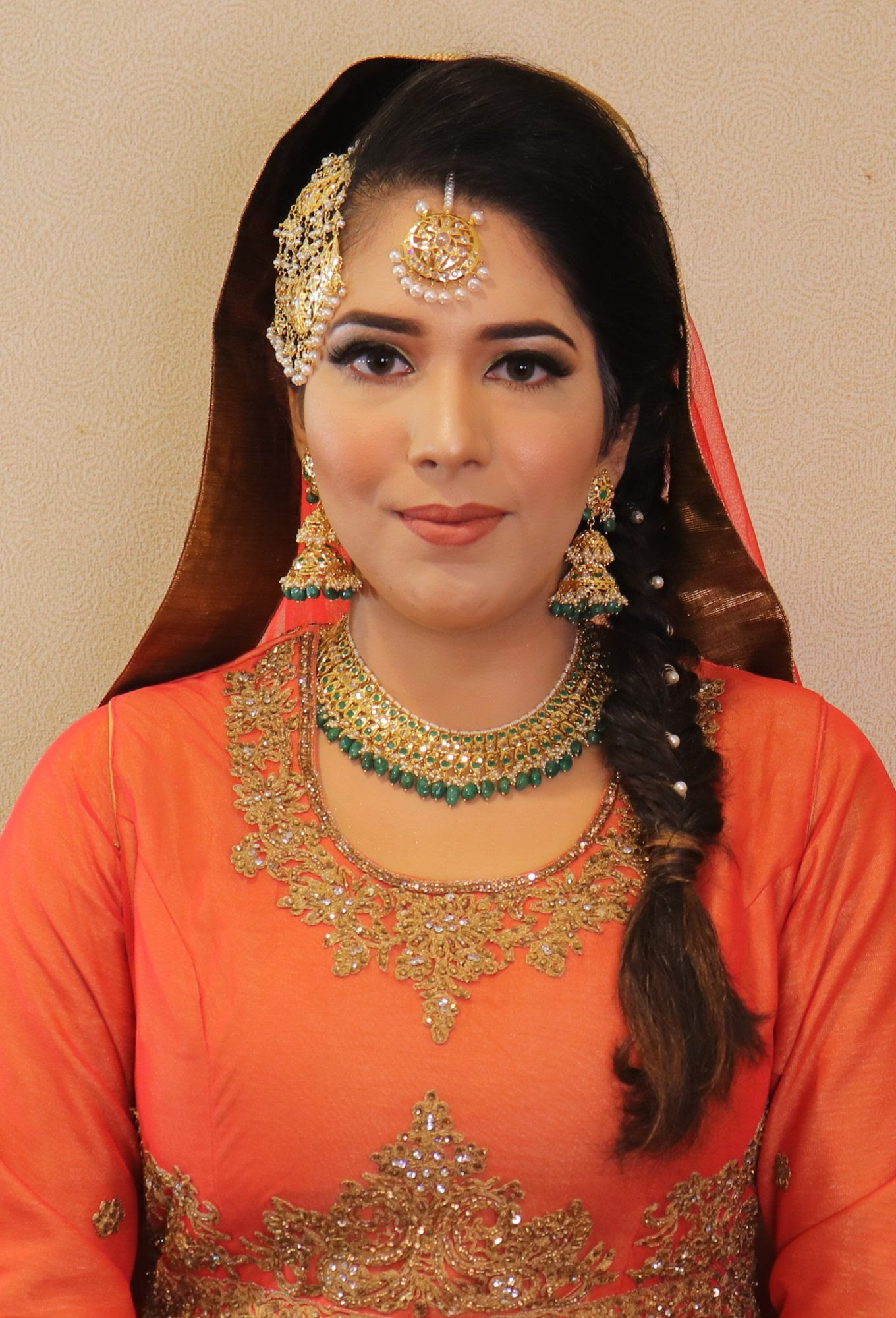 17 Madiha Naqvi Body Measurement - Celeb Body Measurement