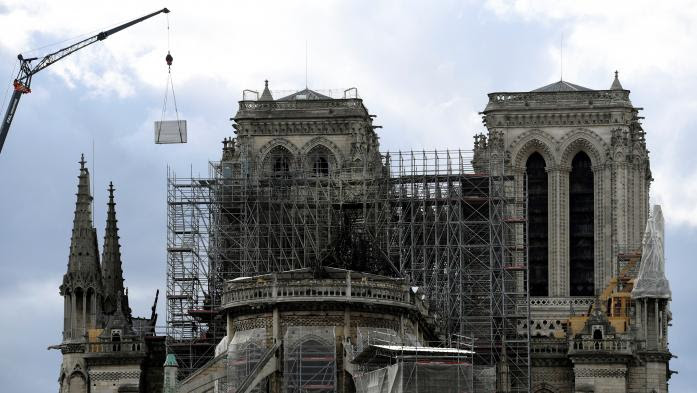 VIDEO. "Il faut restaurer Notre-Dame de Paris dans l'urgence, mais pas dans la précipitation" : l'appel des experts à Emmanuel Macron