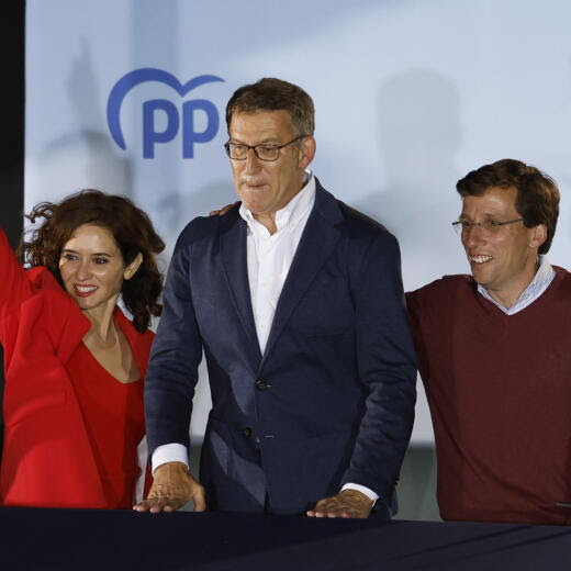 epa10661504 (L-R) Regional President of the Community of Madrid and PP's candidate for the re-election Isabel Diaz Ayuso (L), PP leader Alberto Nunez Feijoo and Madrid's Mayor and candidate for the re-election Jose Luis Martinez-Almeida greet supporters from the balcony of the PP's headquarters after their win in the regional and local elections in Madrid, Spain, 28 May 2023 (issued 29 May 2023). EPA/JUANJO MARTIN