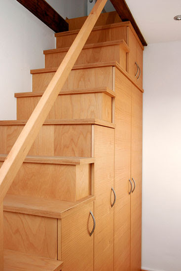 The steps can be swiveled by 90 degree whereby klapster can be folded vertically towards the wall when not needed. Schreinerei Ralf Koch Galerie Schranktreppe