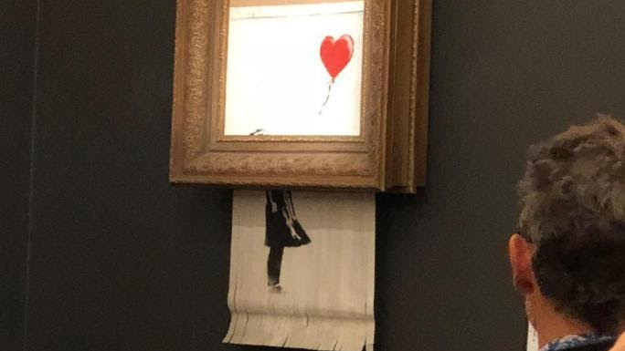 Une œuvre de Banksy s'auto-détruit après avoir été vendue un million d'euros