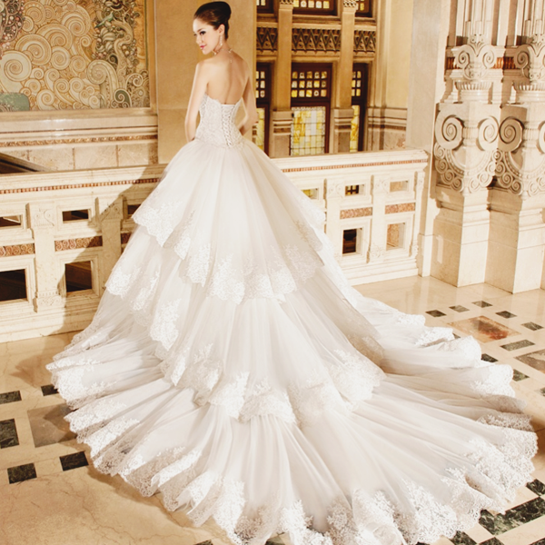 Wedding Dresses With Long Trains - Allope #Recipes