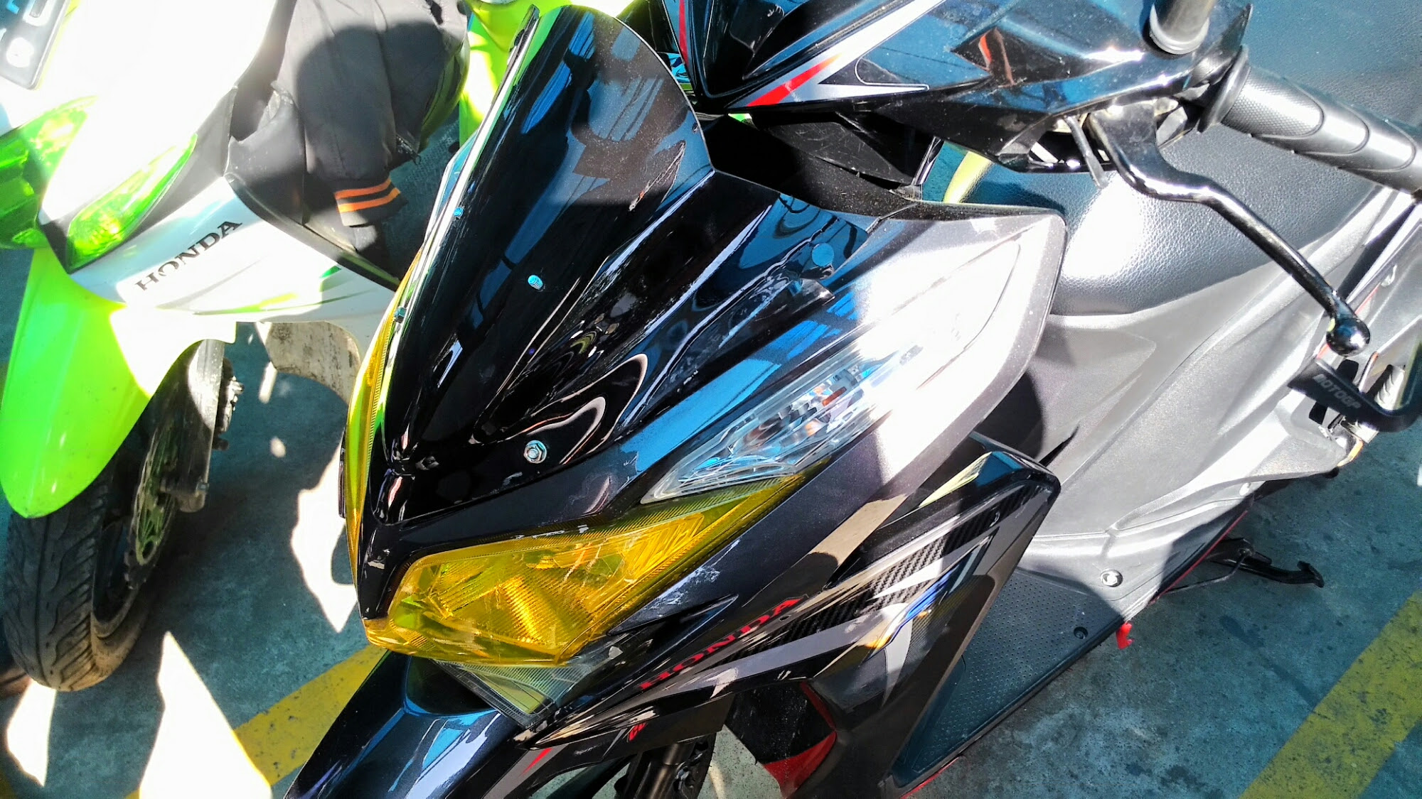 Koleksi Ide Modifikasi Motor Vario 125 Warna Orange Terbaru Dan