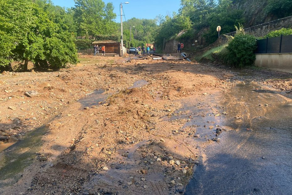 VIDEOS. "La route s’est transformée en rivière" : un orage violent frappe le Puy-de-Dôme