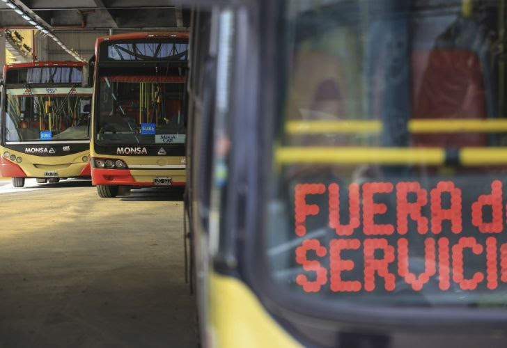 Repetimos, todas las líneas de transporte funcionarán entre las 22.00 y las 06.00 contrariamente a los que se había anunciado. Una Interna Gremial Termina Con Un Paro General En 80 Lineas De Colectivos Somos Nosotros