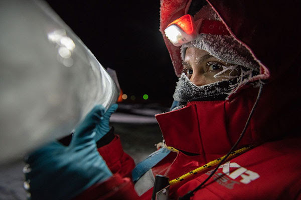 Maria Josefa Verdugo holds an ice core used for greenhouse gas measurements during the MOSAiC expedition, Nov 2019.